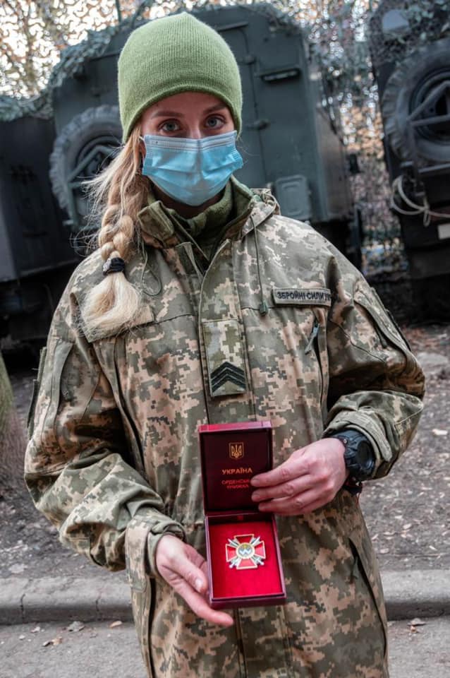 Боевой медик 10-й ОГШБр сержант Землина награждена орденом Богдана Хмельницкого за спасение раненных под Шумами, - Данилов 01 Боевой медик 10-й ОГШБр сержант Землина награждена орденом Богдана Хмельницкого за спасение раненных под Шумами, - Данилов 01
