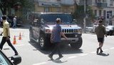 ДТП в центре Киева: Hummer сбил на "зебре" семью американского дипломата. У матери и детей травмы головы. ВИДЕО