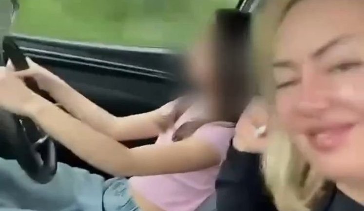 У Кривому Розі депутатка від "Слуги народу" похвалилася поїздкою 11-річної доньки за кермом: поліція виписала штраф. ВIДЕО