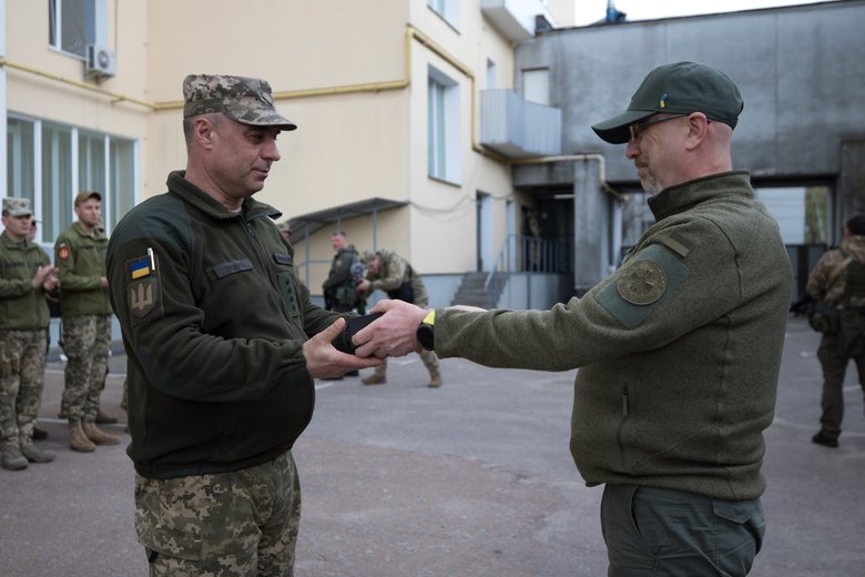 Резніков відвідав Чернігівщину та вручив нагороди захисникам 05
