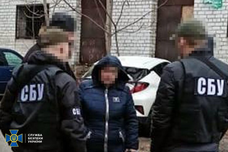 Затримано церковну хористку УПЦ МП, яка наводила ворожі ракети на позиції ЗСУ поблизу Запоріжжя, - СБУ 01