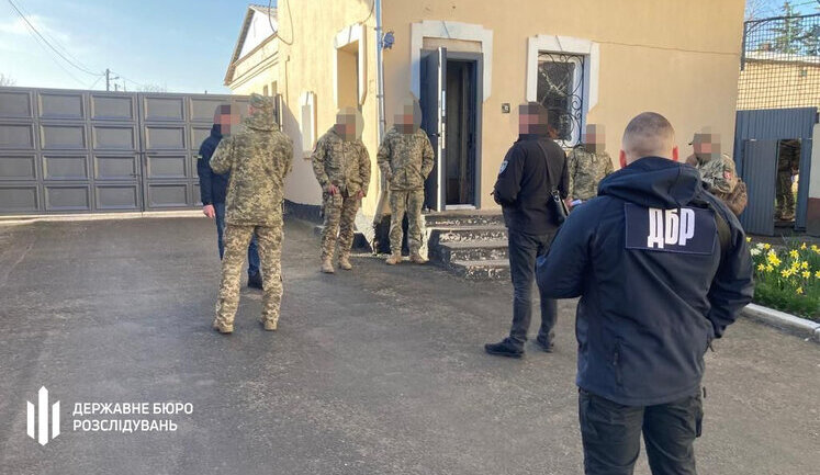 Родичам замкомбата майже рік платили "бойові", хоча ті не були на фронті, - ДБР. ВІДЕО+ФОТОрепортаж