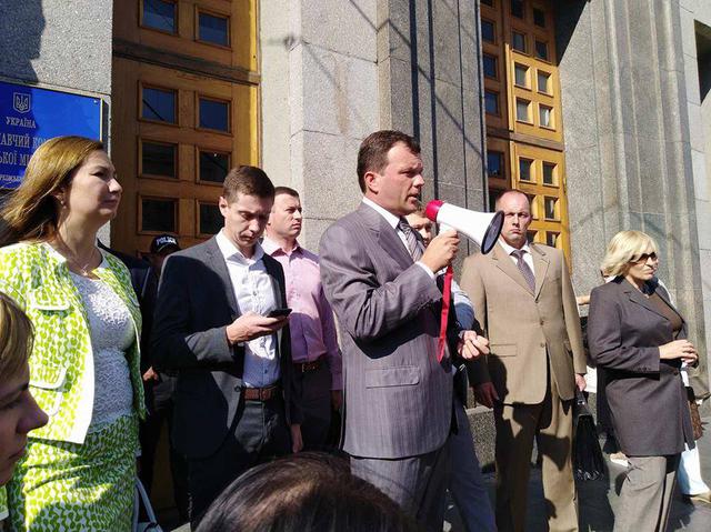Фракцію Самопомочі не пустили на сесію міськради Харкова 05 Фракцію Самопомочі не пустили на сесію міськради Харкова 05