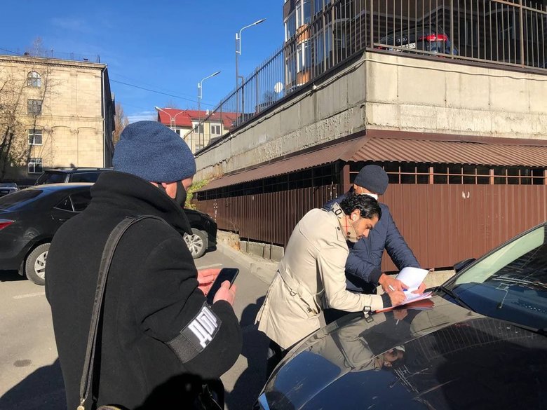 Леросу вручають підозру: Хочуть посадити за середній палець у Верховній Раді 02 Леросу вручають підозру: Хочуть посадити за середній палець у Верховній Раді 02