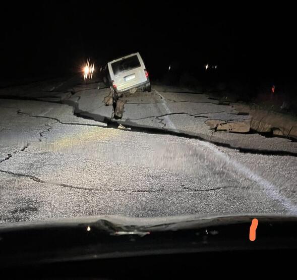 Strong earthquake occurred in Turkey, killing more than 900 people 11
