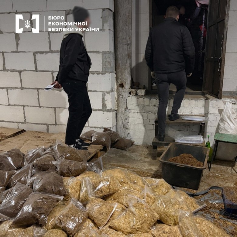 БЕБ знайшло підпільне виробництво тютюну на Полтавщині з виторгом 50 мільйонів