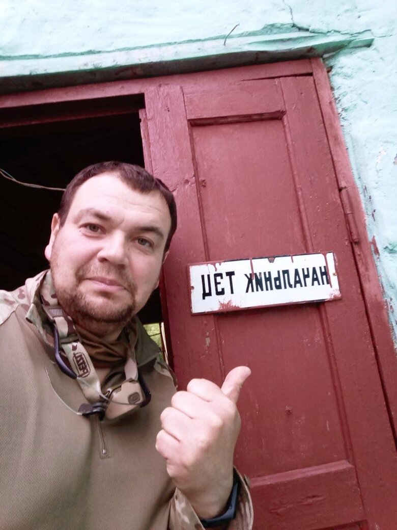 Антон Даниленко: Росіяни просто працювали по графіку. О десятій годині бабах, і починається. Декілька десятків снарядів. Могло іти дві людини і по них випускали 6-7 ракет Граду 02