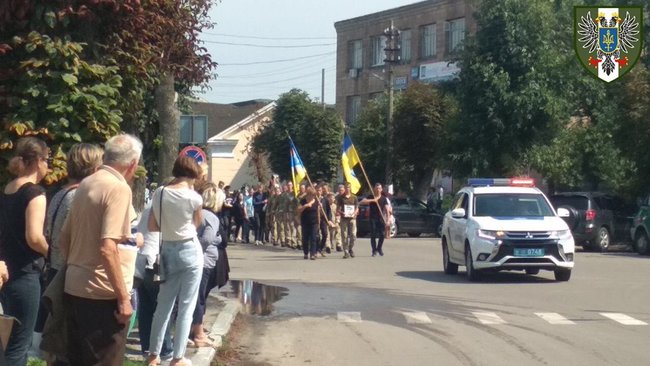 С погибшими на Донбассе морпехами Александром Шарко и Владиславом Раком попрощались на Черниговщине 02