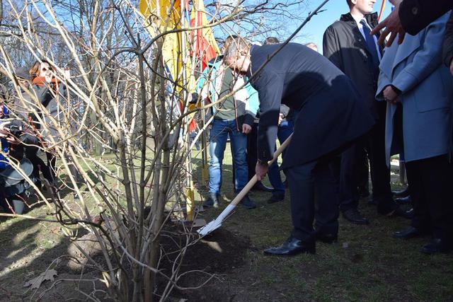 Vasyl Stus Park opened in Warsaw 06