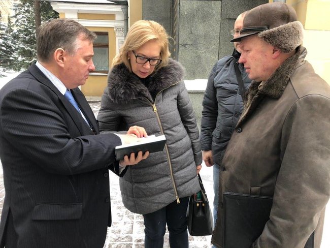 Денісова з членами сімей військовополонених моряків прибула в Москву: Намагатиметься потрапити на засідання Лефортовського суду 02
