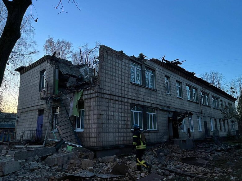 Наслідки ворожої атаки дронами на Київ: 5 людей постраждали, серед них - 11-річна дитина 07