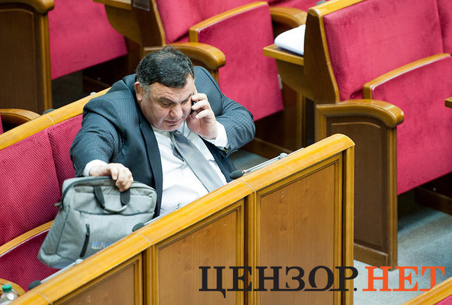 Демонстрація Кодолою парашута від бомби, що вибухнула в Ічні, книги Шишмана і Фукуями, - день роботи Ради 7 листопада 10