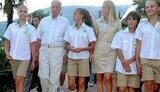 Азаров в окружении юных красавиц. Премьер душевно проводит время в Крыму. ФОТОрепортаж.