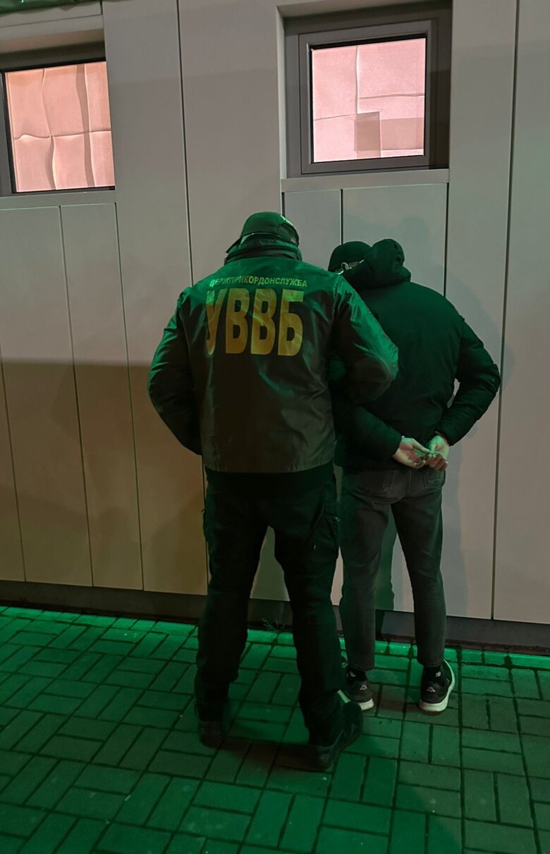 На кордоні зі Словаччиною затримали 18-річного переправника та його "клієнта"