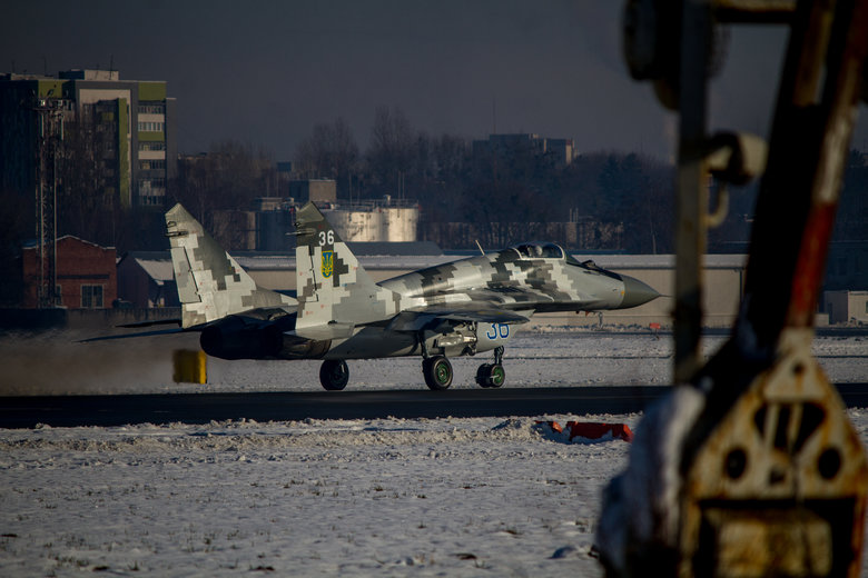Львівський авіаремонтний завод передав ЗСУ відновлений літак МіГ-29 02