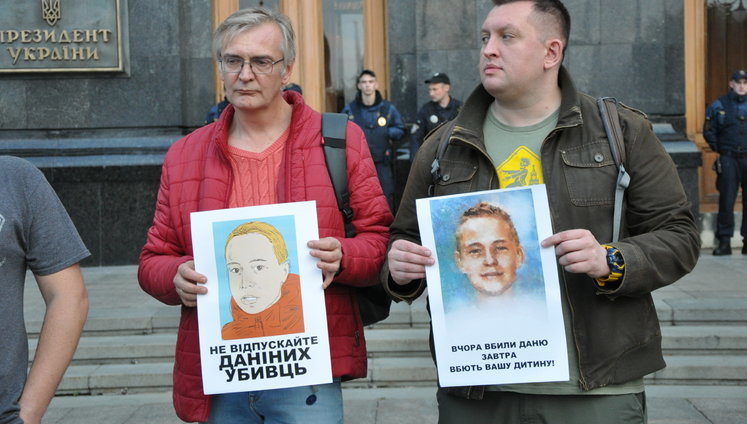 Митинг против выдачи России убийц детей прошел под офисом президента. ВИДЕО+ФОТОрепортаж