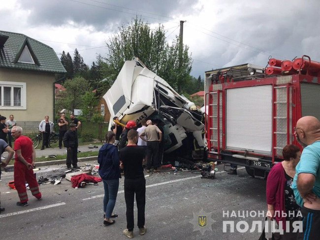 Чотири автомобілі зіткнулися на Львівщині - водій-іноземець загинув 01