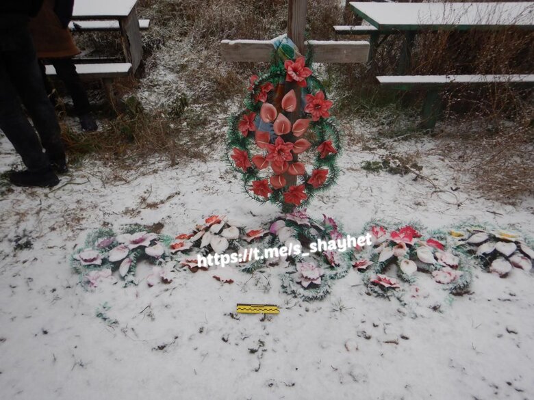 В Николаевской области эксгумировали тела трех несовершеннолетних девочек, погибших при обстреле поселка войсками РФ 03
