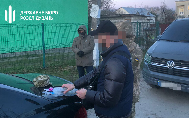 ДБР викрило групу осіб на шахрайстві