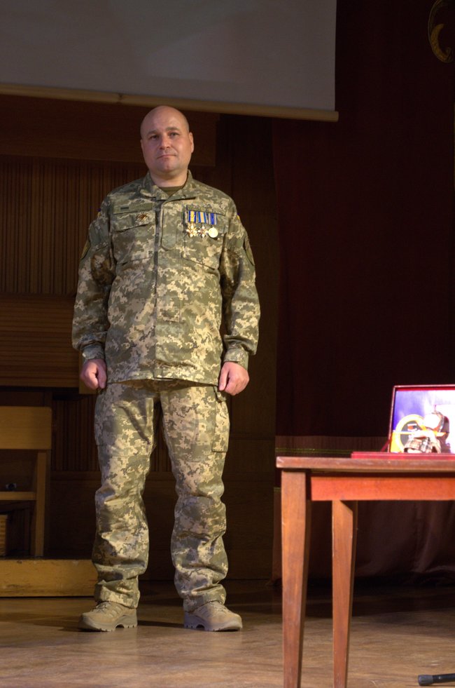 Воїни приїхали отримати орден прямо з окопів під ДАП. Народний Герой України: репортаж із Сум 25 Воїни приїхали отримати орден прямо з окопів під ДАП. Народний Герой України: репортаж із Сум 25