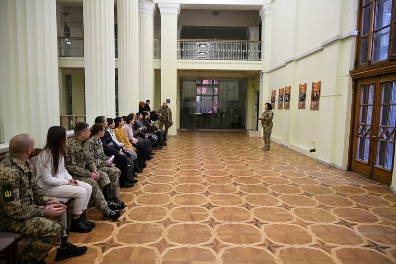 Несокрушимая Украина - фотовыставку, посвященную людям с ограниченными физическими возможностями, открыли в Киеве 03