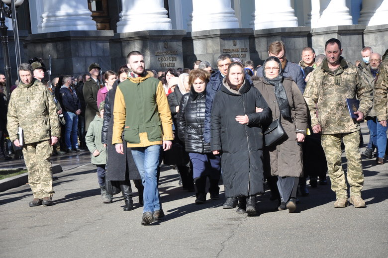 В Києві попрощалися із загиблим внаслідок російського обстрілу розвідником 30-ї ОМБр Антоном Сидоровим 47