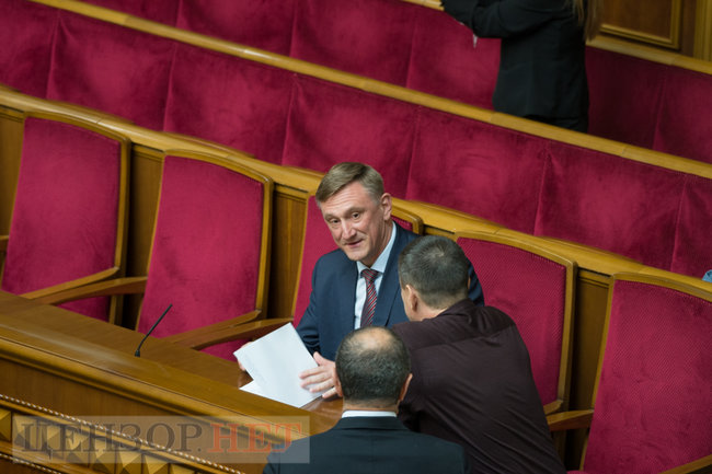 Присяга Аксенова под крики Ганьба!, беседа Власенко и Шуфрича, сообщение Шахову: Сергуня камасутру забрать? Или будешь изучать?, - работа ВР 19 мая 18