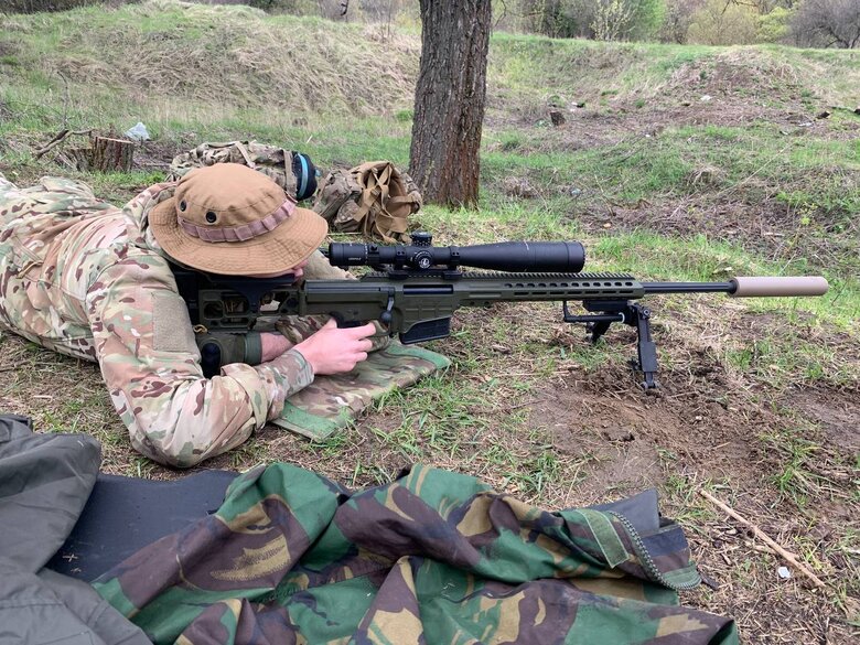 Командир снайперів Влад, позивний Санта: Проміж крапель ходжу поки. Бронік надирявили мені, таке було… 14
