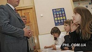 Маленького Зварыча ставили в угол, и били по рукам