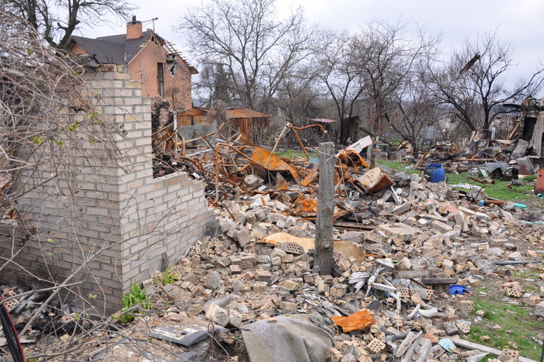 Зруйноване окупантами селище Горенка у передмісті Києва 39