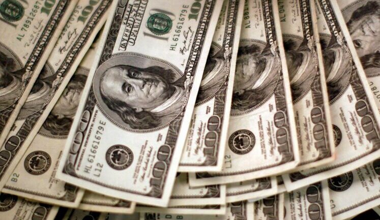 Долар понад 50 грн у 2029 році: Кабмін розробив два сценарії для України