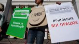 "Люди стали заручниками тарифної політики держави", - активісти під Радою вимагали встановити лічильники в кожен дім. ФОТОрепортаж