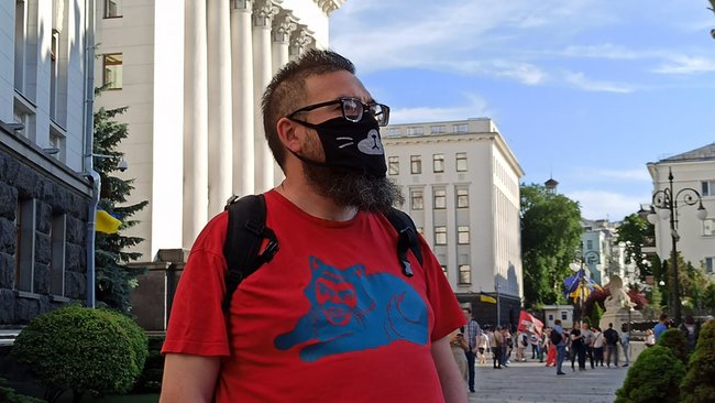 Участники акции протеста пришли к Офису Президента 06