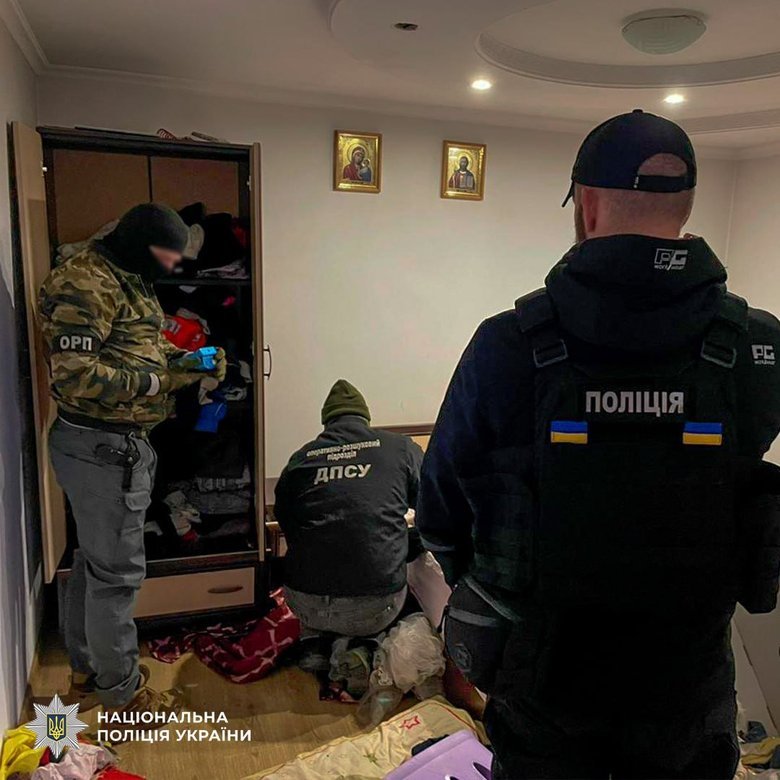 Нацполіція ліквідувала канал незаконного виїзду за кордон на Буковині