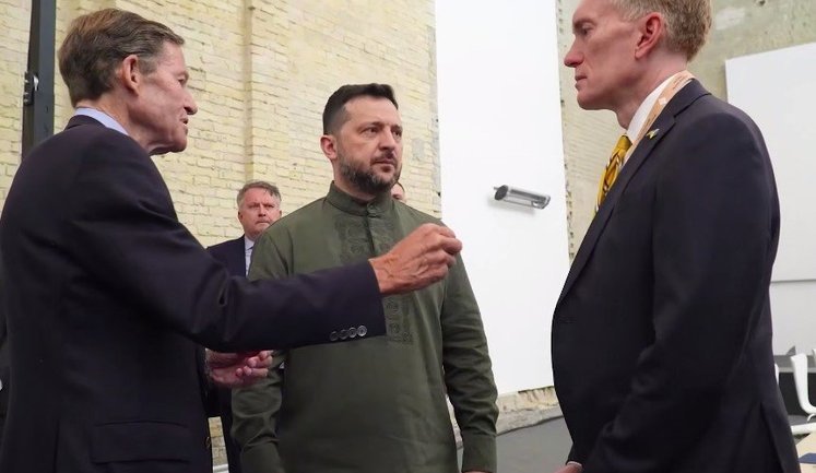 Зеленський зустрівся із сенаторами США Блюменталем і Ленкфордом: Говорили про санкції проти РФ та ліцензії на виробництво Patriot. ВIДЕО