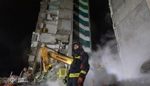 В разрушенном доме жила семья погибшего защитника: одна дочь погибла, другую ищут. ФОТО
