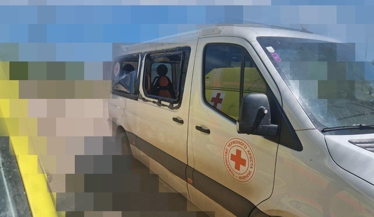 Росія атакувала автомобілі Червоного Хреста на Херсонщині: поранено працівника. ФОТО