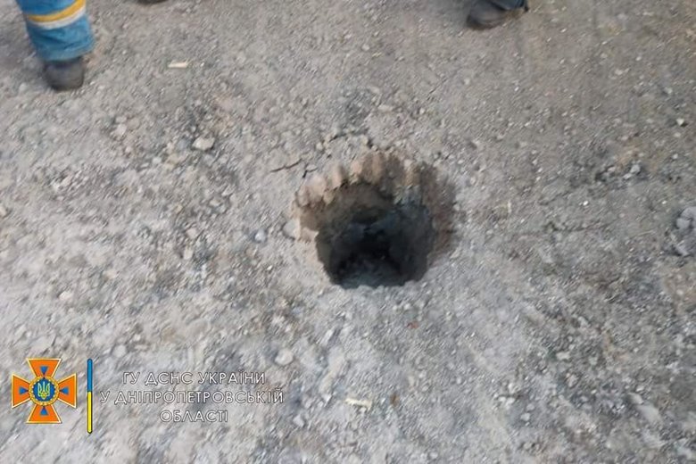 Наслідки ворожих обстрілів населеного пункту на Дніпропетровщині 04