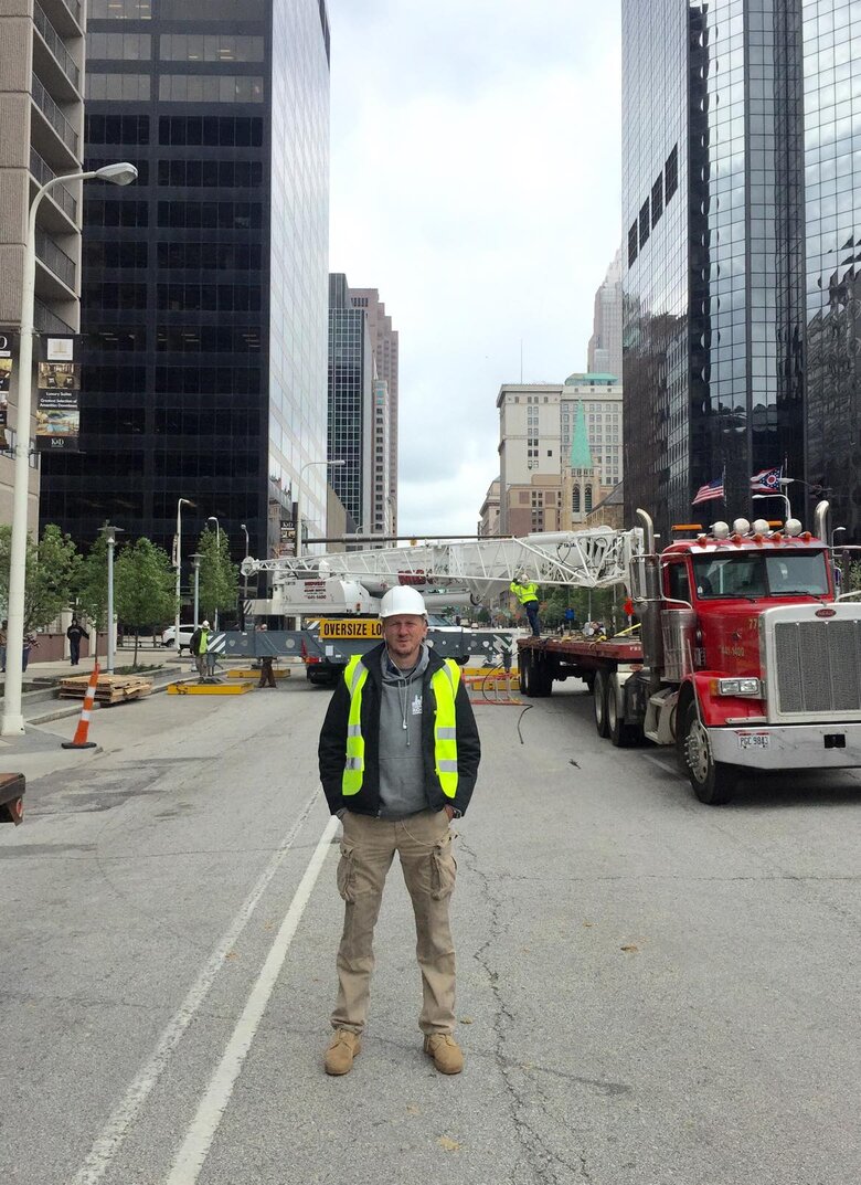 Я зобов`язаний цим хлопцям на фронті. Потужна історія Ігоря Коваля - американського підприємця українського походження, який разом із сім`єю мобілізував у США на допомогу Україні тисячі людей 05