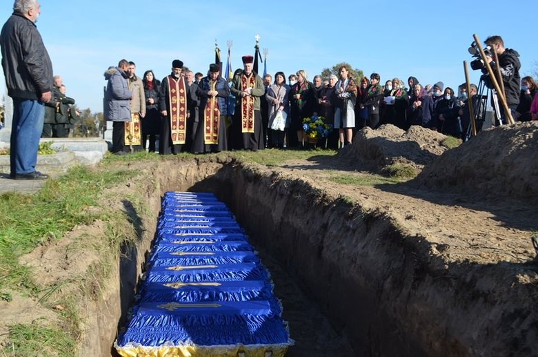 Останки 16 воїнів УПА перепоховали на Львівщині 03