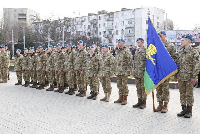 Випускники одеської Військової академії отримали лейтенантські погони 03