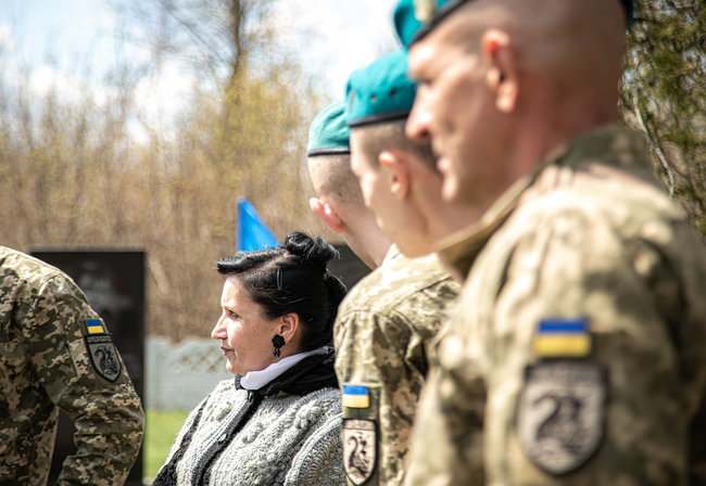 Меморіальну дошку загиблому на Донбасі морпіху 36-ї ОБрМП Олександру Швецю відкрили в Олександрії 07