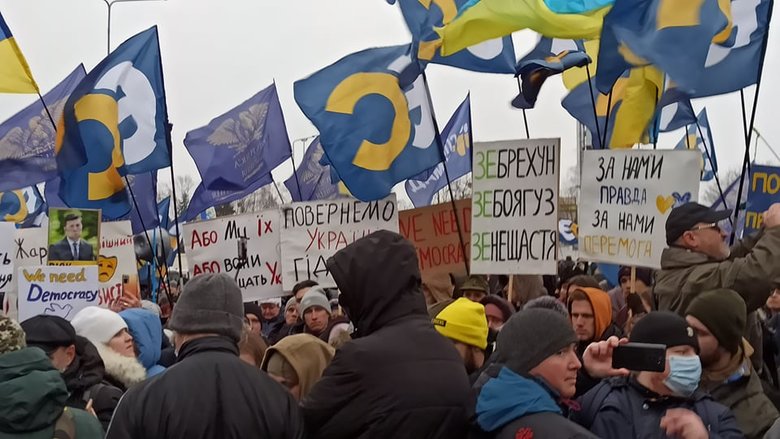 Прихильники Порошенка зібралися біля аеропорту Київ 23