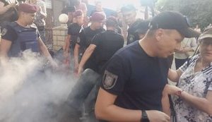 Двох працівників Лук'янівського СІЗО відсторонили за допомогу "торнадівцям"