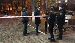 Чоловік відкрив вогонь і поранив двох містян на околиці Івано-Франківська. ФОТО