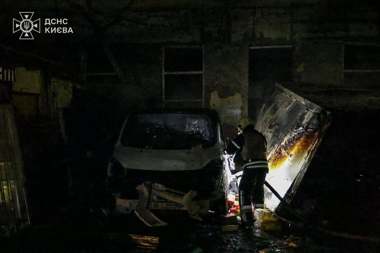 Очередной удар дронами по Киеву: пожары, уничтоженные автомобили, без жертв