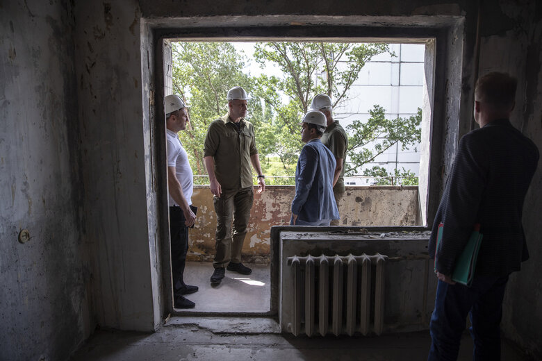 Плануємо завершити відновлення постраждалих від російських обстрілів будинків до початку опалювального сезону, - Кличко 02