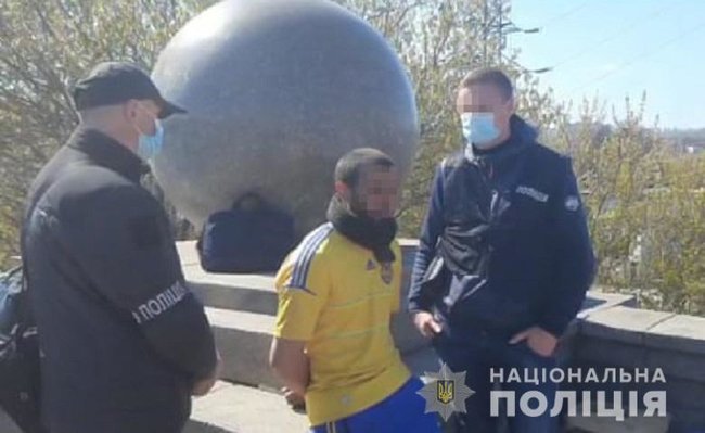 В Киеве задержан подозреваемый в убийстве и расчленении знакомого, - Нацполиция 01