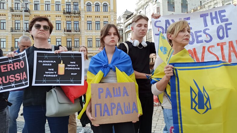 Акция Оленовка - новый Освенцим, организованная родственниками пленных защитников Азовстали, прошла в центре Киева 15