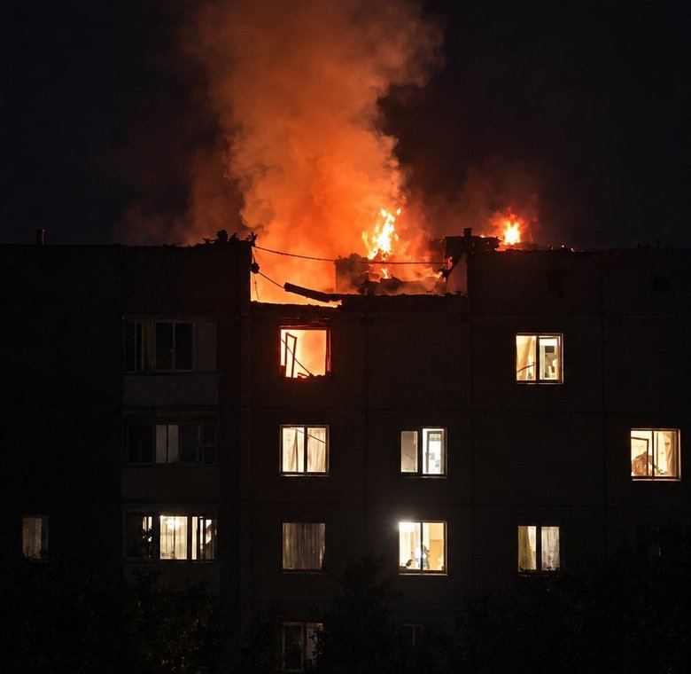 Росія атакувала Запоріжжя: п’ятеро постраждалих, пошкоджено будинки та ТЦ